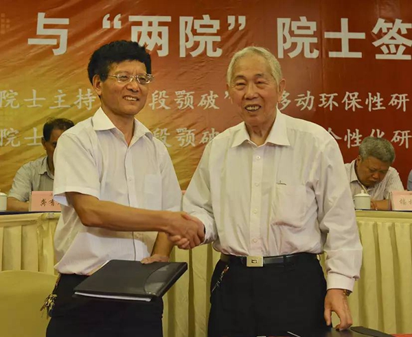 1550627860445833.jpg 石块破碎机,岩石破碎机,石料破碎机